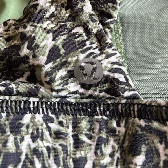 Lululemon Stuff Your Bra Mini Ripple Desert Olive Fatigue Green Size 2 W2CGSS - Picture 4 of 10